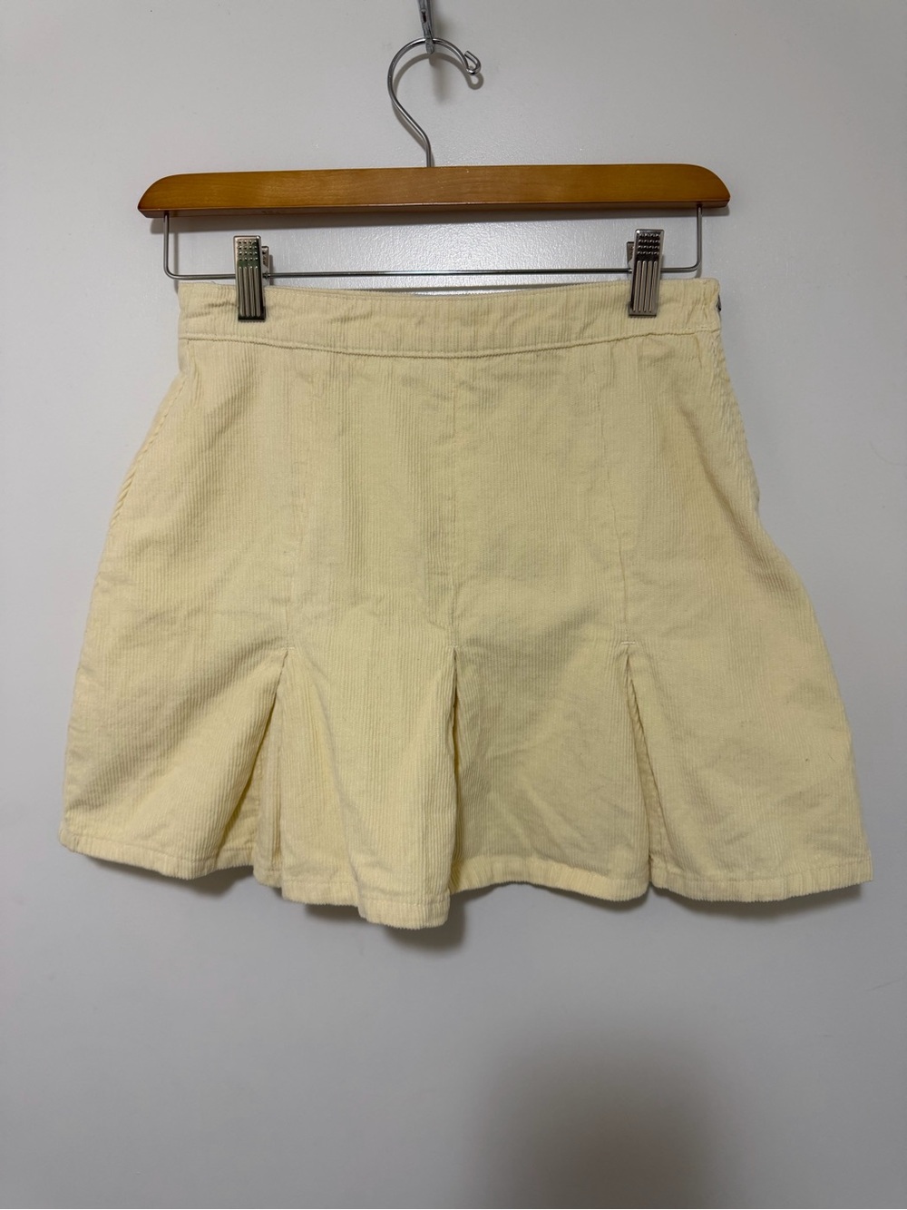 Cream Corduroy Pleated Skirt size Small